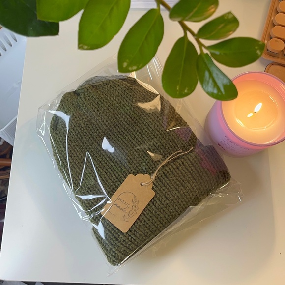 Accessories - KNIT HAT (SOLID COLORS)